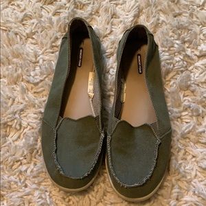 Green Memory Foam Flats Size W11